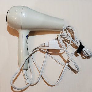 W8less/Weightless Hair Dryer by Rusk